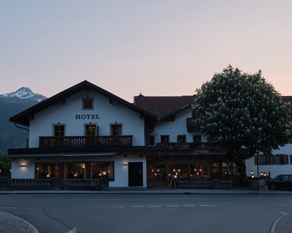 Hotel *der grüne Baum* in Ehrwald after sunset